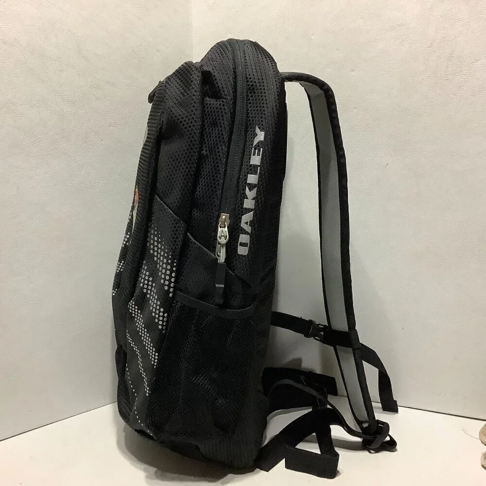 Oakley #92604 Backpack Black Labatt Blue Imported Embordered Front 18